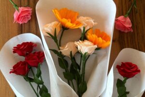 Gerbera und Rosen